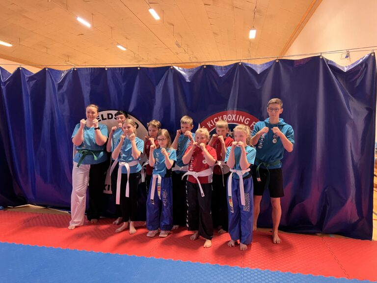 Bilde for laget Tjeldsund Kickboxing klubb på Kreftforeningens Stafett for livet. 